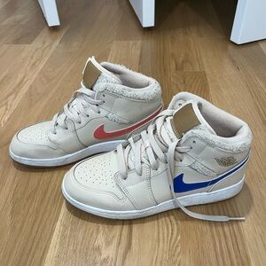 Jordan 1 mid tan fleece sneakers size 6 Y